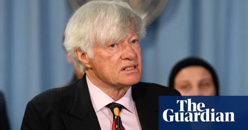 Founder of Starmer’s legal chambers condemns Labour plans to cut jury trials