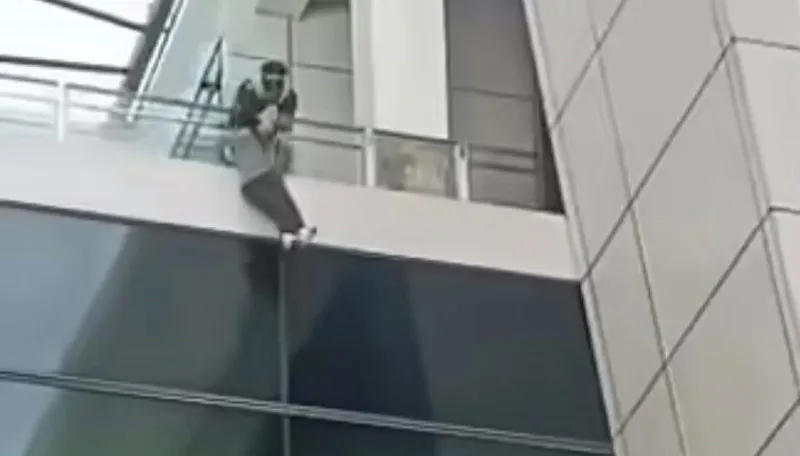 KLIA T2 fall: Foreign woman dies after incident at airport balcony
