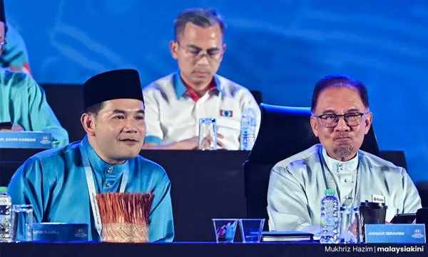 What are PKR's odds of winning GE16?
