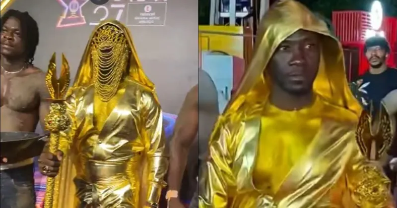 27th TGMA: Hiplife legend Okyeame Kwame sparks reactions with powerful galamsey-inspired outfit