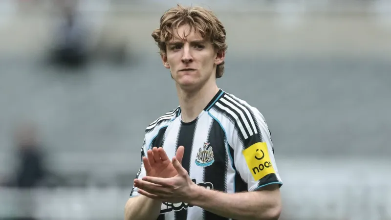 Arsenal latest: Anthony Gordon hint received as star speaks out on his future
